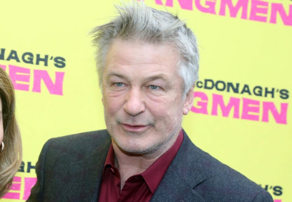 Alec Baldwin fue acusado de homicidio involuntario tras tiroteo en rodaje de “Rust”