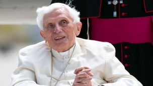 Causas por presuntos encubrimientos de abusos contra Benedicto XVI seguirá abierta a pesar de su muerte