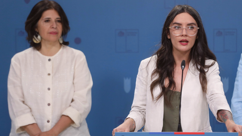 Ministra Camila Vallejo: “La exministra Ríos no está sola, le estamos acompañando”