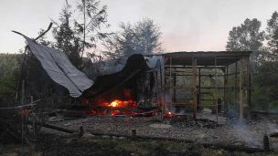 Encapuchados armados queman instalaciones de central hidroeléctrica en Vilcún