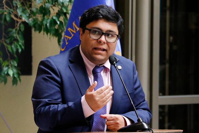 Iba con su sobrina: diputado José Carlos Meza sufre encerrona en Recoleta