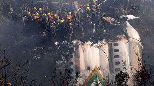 Nepal: Pasajero transmitió en vivo el impacto de avión que dejó 72 muertos