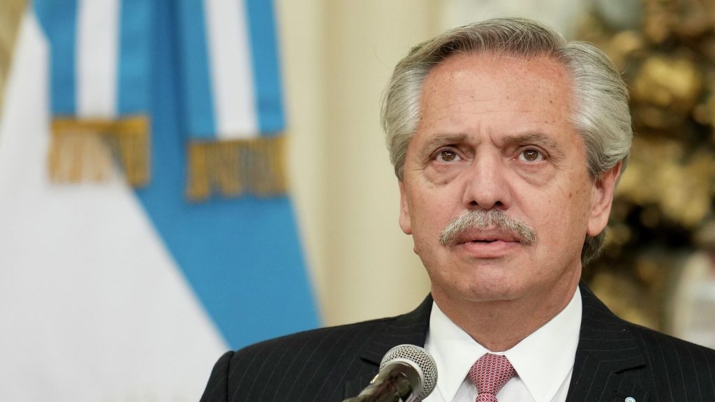 Presidente de Argentina asegura que la toma de las Islas Malvinas “debería avergonzar a todo el mundo”