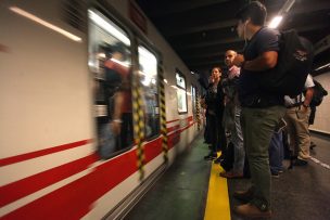 Dos personas fueron apuñaladas al interior de la estación Tobalaba