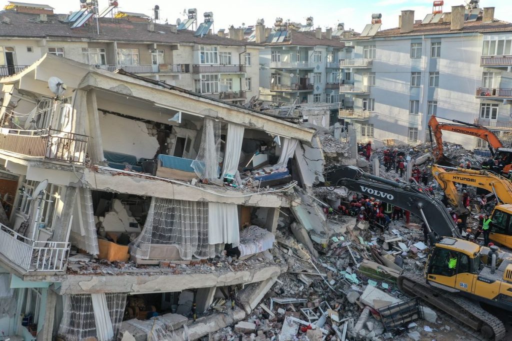 Turquía eleva a más de 40.600 los muertos a causa de los terremotos