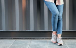 5 tips para combinar zapatillas deportivas con outfit casual