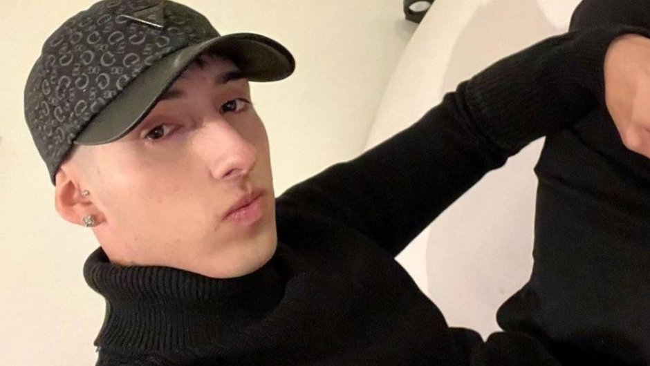 “Un maldito narcisista”: Pareja de Pailita arremete contra el cantante