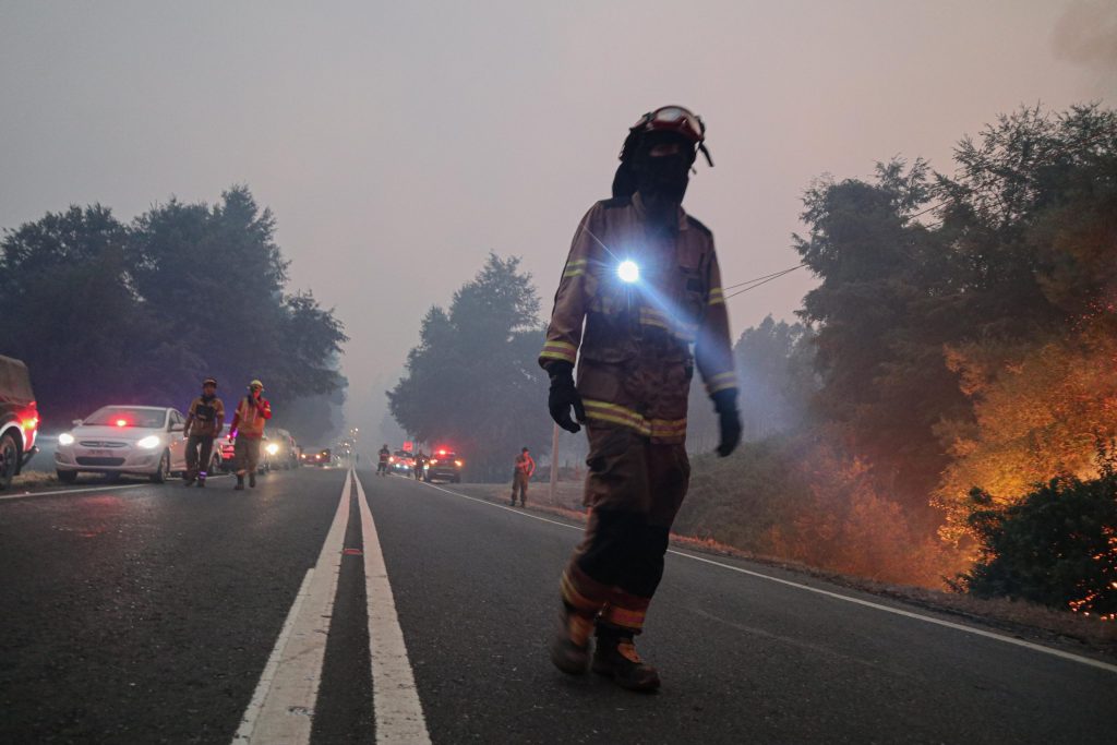 Senapred ordenó evacuar sector Redolino en comuna de Hualqui por incendio forestal