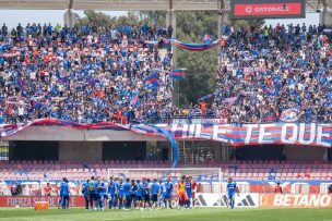 Celebran en la U: autorizan presencia de hinchada visitante ante Curicó U.