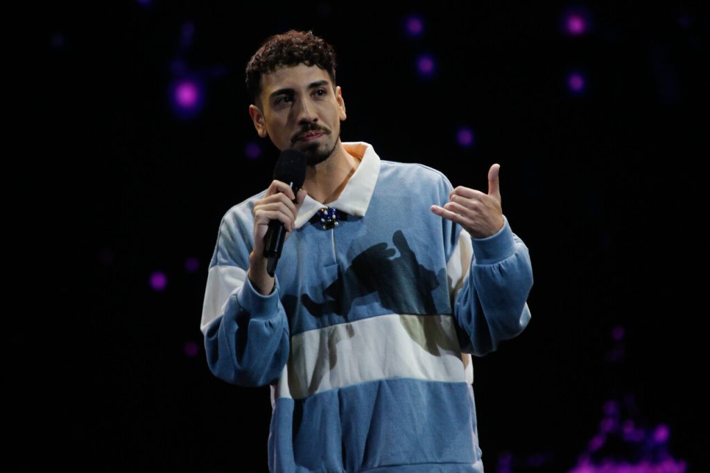 “¡Muchas gracias Yerko!”: Así comenzó el show de Diego Urrutia en el Festival de Viña 2023