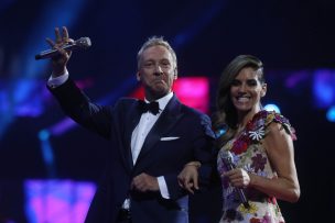 FOTO | Así fue el beso entre Martín Cárcamo y María Luisa Godoy en la última noche del Festival