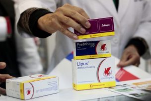 Sernac detecta diferencias de más de $25 mil entre un medicamento referente y uno bioequivalente