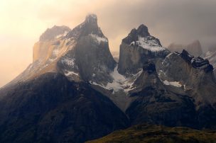 Guía turístico se mantiene desaparecido en Torres del Paine: Entró a un lago para recuperar un sombrero