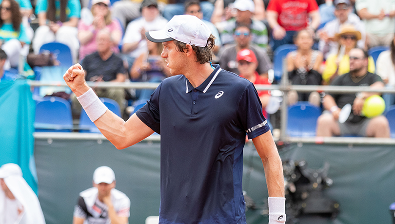 Nicolás Jarry vence a Juan Pablo Varillas y avanza en el ATP de Santiago