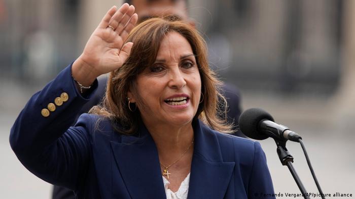 Boluarte reitera que no dejará la presidencia de Perú: “Mi renuncia no termina la crisis”