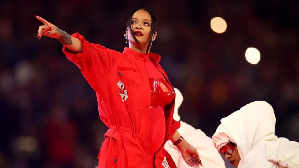 Así fue la presentación de Rihanna en el show de medio tiempo de los Super Bowl 2023: solo recibió halagos