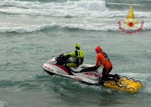 Italia: Al menos 40 muertos al naufragar un barco de migrantes cerca de las costas de Calabria