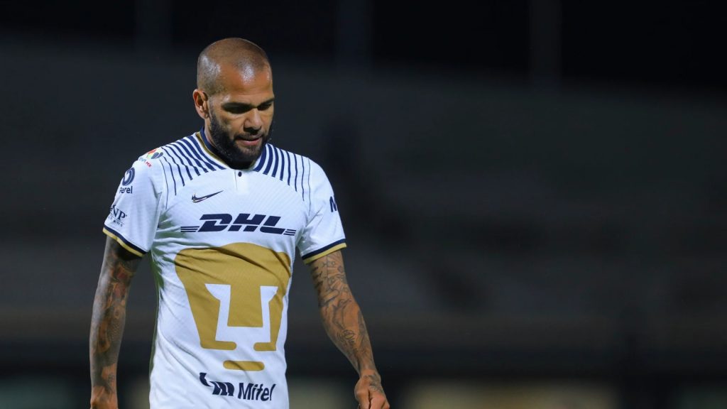 Nuevo problema para Dani Alves: Pumas le exige el pago de una millonaria indemnización