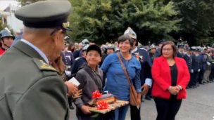 Bomberos de Valdivia homenajeó a niño tras su noble gesto que tuvo con voluntarios