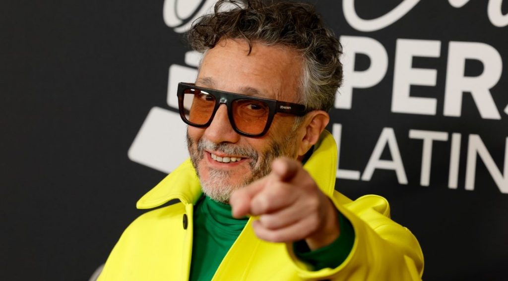 “Al más puro estilo…”: Atuendo de Fito Páez generó reacciones en las redes