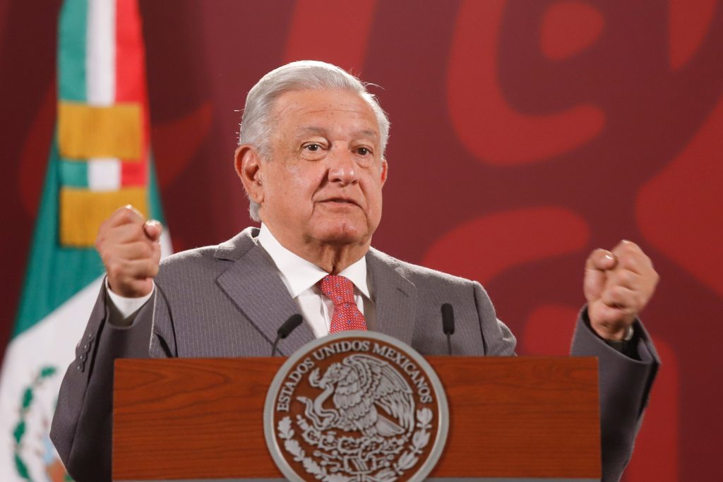 López Obrador califica de “espuria” a Boluarte y vuelve a pedir la liberación del expresidente Castillo