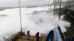 Armada entrega aviso de marejadas desde Chañaral a Isla Mocha