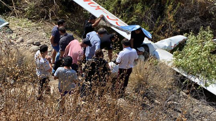 Vitacura: Planeador cayó en río Mapocho y piloto quedó con lesiones