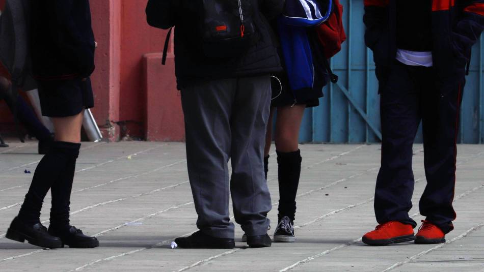 Retorno a clases: Seremi pide no exigir uniforme escolar a municipios afectados por incendios
