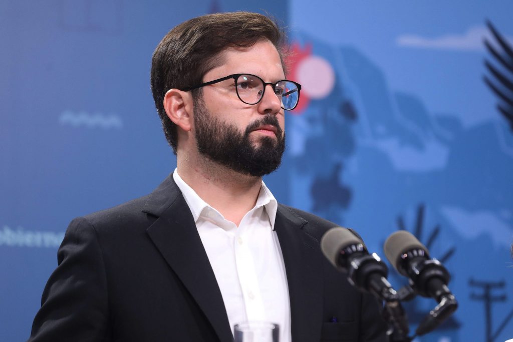 Presidente Boric responde a crítica en Twitter por dichos de diputada Cordero: “Tengo el privilegio de poder ir al psiquiatra”
