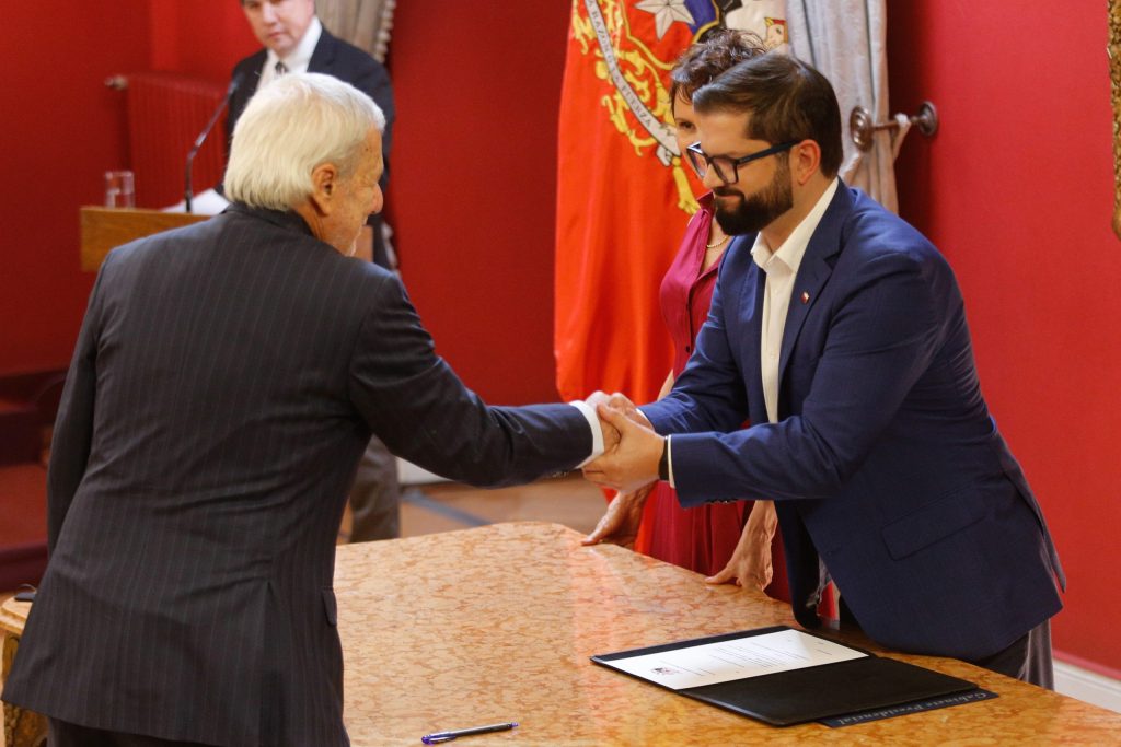 Canciller Van Klaveren tras asumir en el cargo: “Siempre hay elementos de continuidad y de cambio”