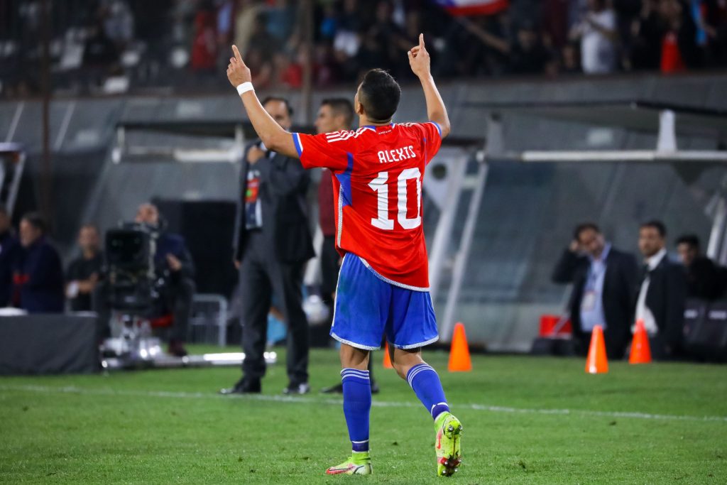 “El poder del bigote”: en Francia se vuelven locos con la actuación de Alexis en La Roja
