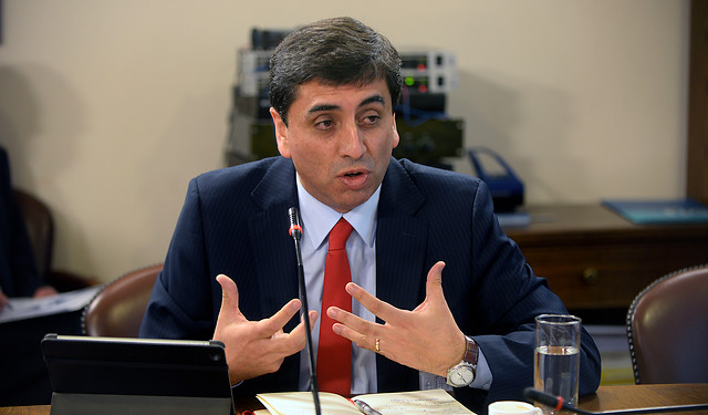 Ex superintendente de Salud por crisis de las isapres: “Estamos viviendo esto básicamente por una indefinición del Gobierno”