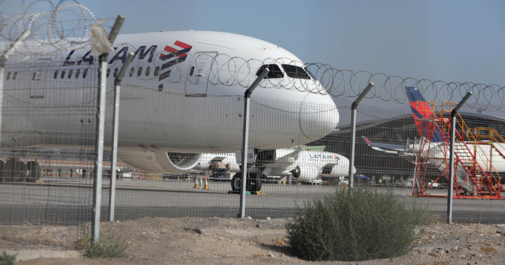 Los detalles del asalto frustrado en el Aeropuerto de Santiago que dejó a dos fallecidos: Intentaron robar 32 millones de dólares