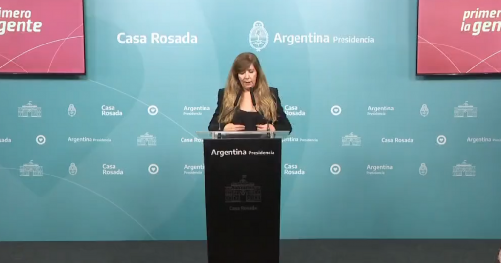 Argentina: Gobierno tilda de “malísimo” que la inflación haya superado los tres dígitos en febrero