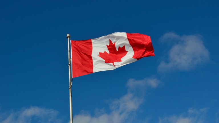 Canadá responde a Trump con aranceles de hasta 50% a productos de EE.UU.