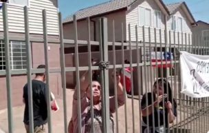 Buin: Vecinos protestan por retraso de tres años en entrega de sus casas