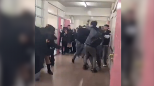 Violenta pelea entre estudiantes se registró al interior de un colegio de Castro