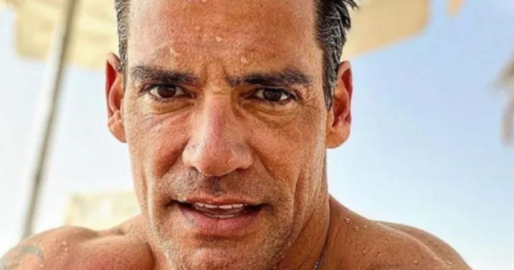 Cristian de la Fuente sorprendió con nuevo tatuaje y enigmática frase: “El renacimiento…”