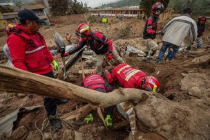 Aumentan a 17 los muertos por un deslizamiento de tierra en Ecuador