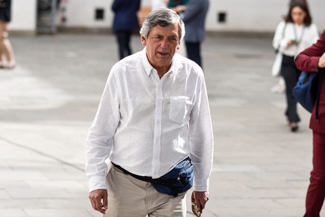 PC reconoció que gesto del Presidente Boric a Carabineros puede “llamar a una confusión”