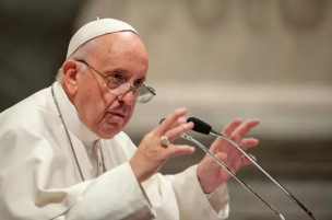 El Papa insta a abordar los fenómenos migratorios 