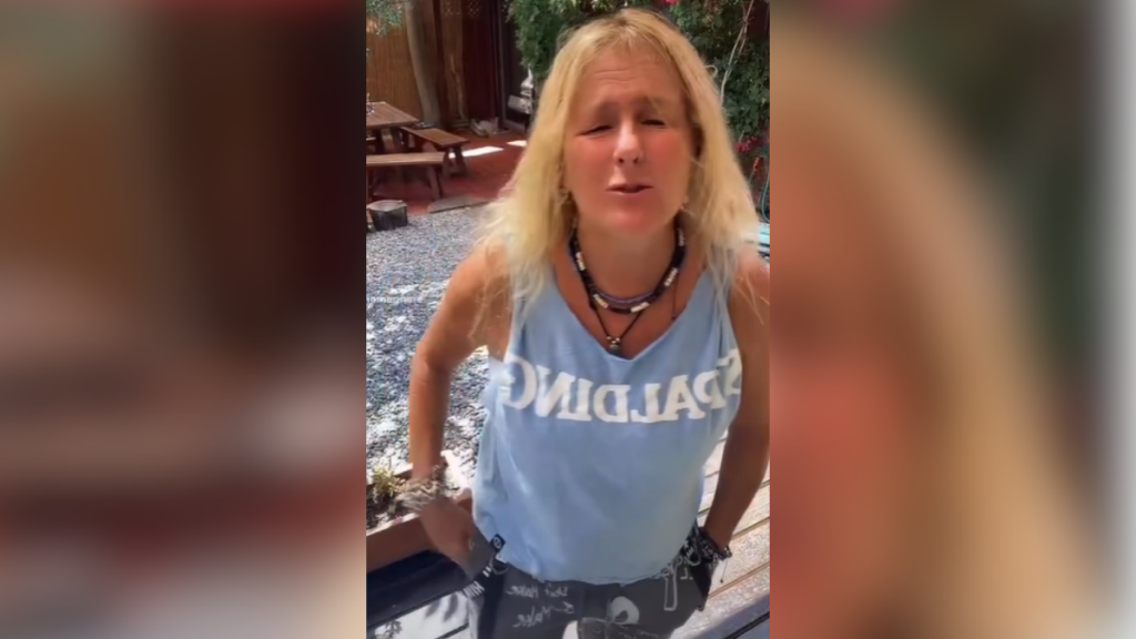 Paulina Magnere acusa “discurso lesbofóbico brutal” de cajera en un supermercado: “Te quiero pedir que no vuelva a pasar”