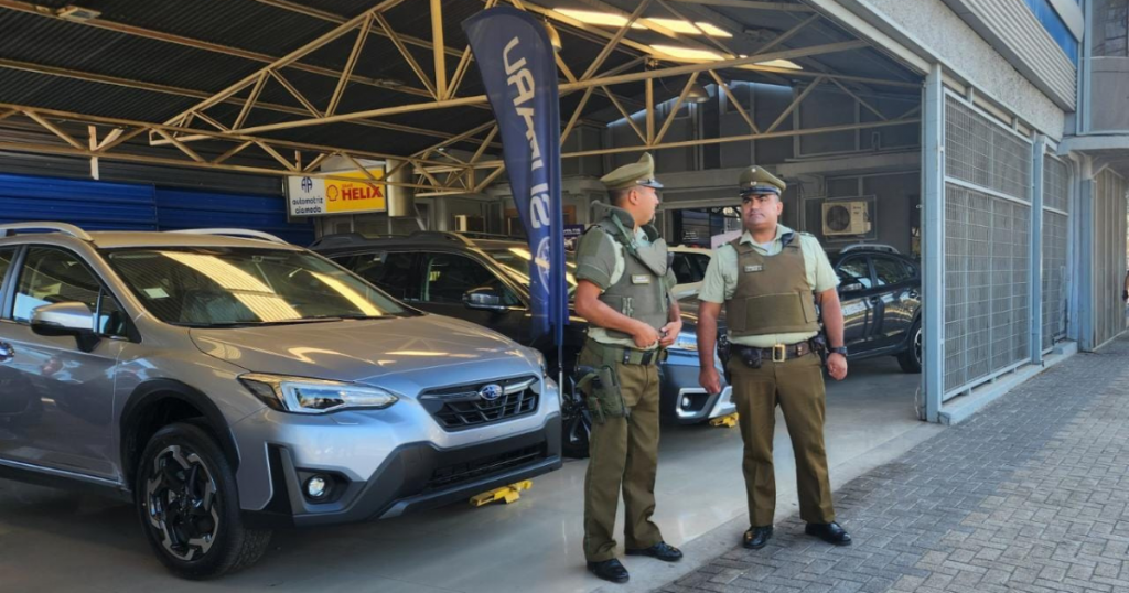 Un grupo de delincuentes roba seis vehículos desde una automotora en Rancagua: Un menor de 15 años fue detenido