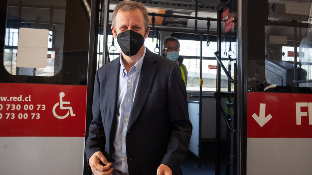 Ministro de Transportes: “Estamos avanzando para llevar buses eléctricos a regiones”