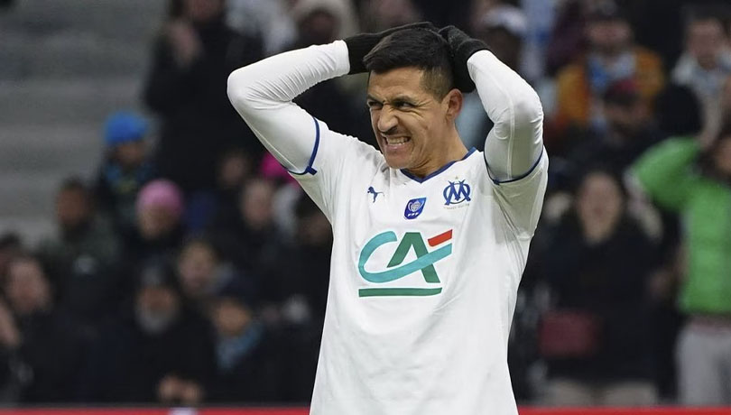 No convenció: prensa francesa arremete contra Alexis tras eliminación del OM