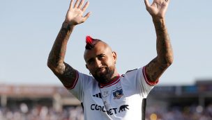 Vuelve a vestir de blanco: Arturo Vidal se pone la camiseta de Colo-Colo e ilusiona a los hinchas