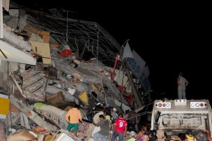 Al menos 14 fallecidos y más de 440 heridos por terremoto en Ecuador