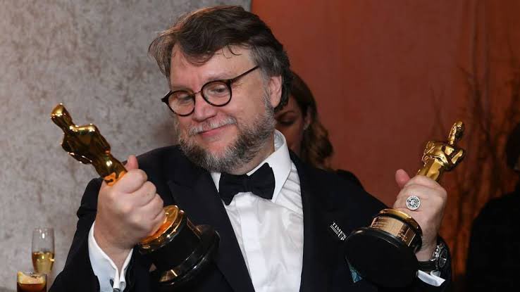 Guillermo del Toro entró en la historia de los premios Oscar