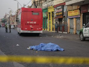 Hombre murió atropellado por un bus del transporte público en el centro de Santiago