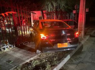 Dos menores fueron detenidos por robar un taxi para usarlo como barricada